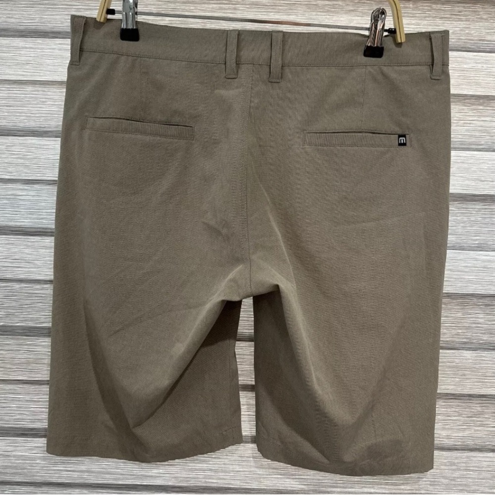 Travis Mathew Prestige Mens Golf Shorts  Khaki 34 Performance Stretch - Picture 3 of 6